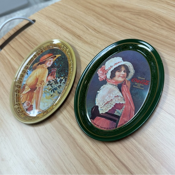Set of two Coca-Cola Tin Trays - Picture 8 of 10